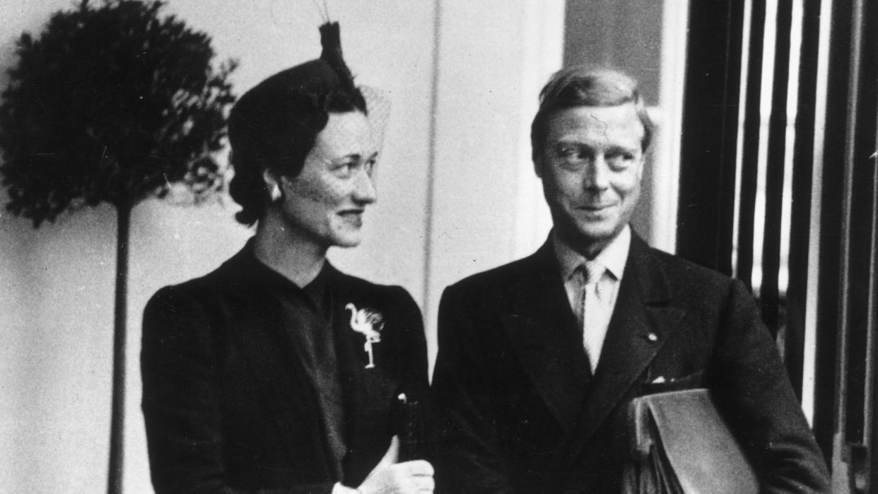 Wallis Simpson holding onto the arm of Edward VIII in Madrid