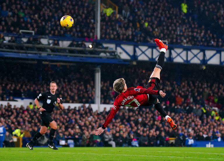 La sensacional chilena de Garnacho para Manchester United frente a Everton, candidata al mejor gol de la temporada en la Premier League