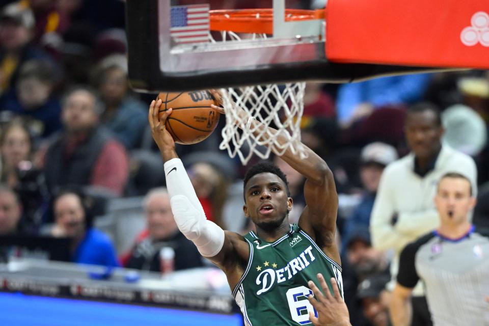 Detroit Pistons guard Hamidou Diallo (6) drives to the basket in the second quarter against the Cleveland Cavaliers at Rocket Mortgage FieldHouse in Cleveland on Saturday, March 4, 2023.