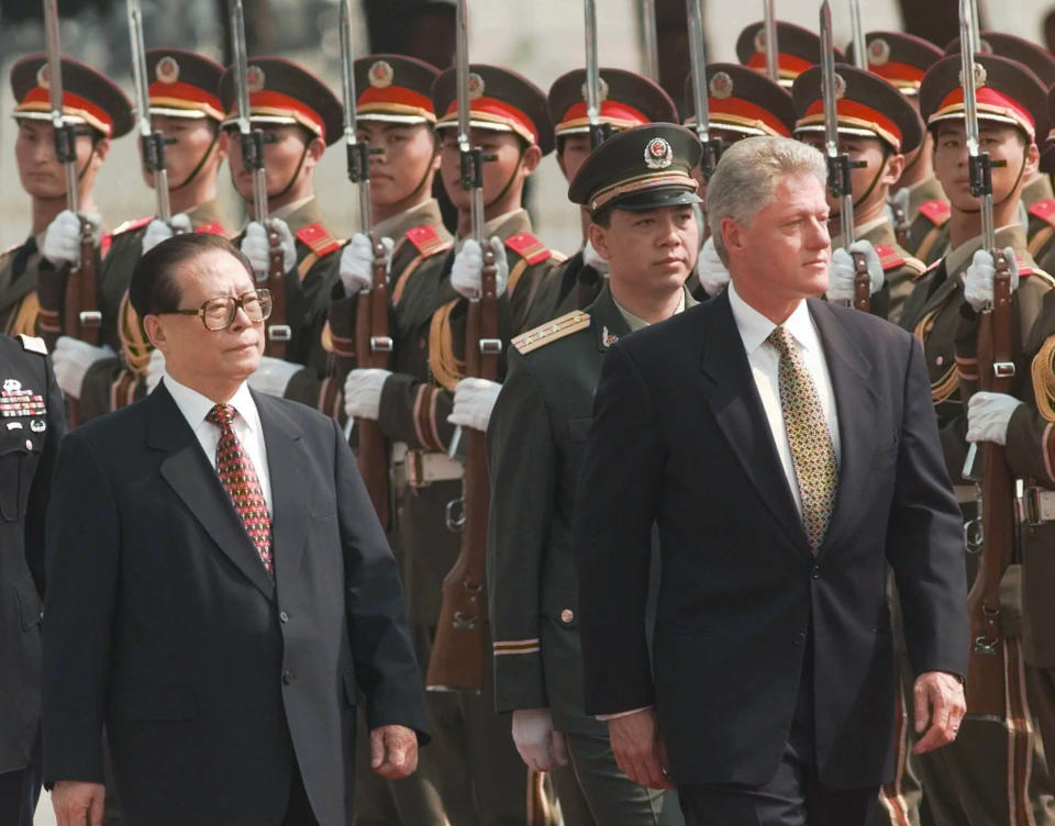 FILE - then U.S. President Bill Clinton, right, and the then Chinese President Jiang Zemin, left, review Chinese troops during arrival ceremonies at east the plaza of the Great Hall of the People in Beijing, June 27, 1998. Chinese state TV said Wednesday, Nov. 30, 2022, that Jiang has died at age 96. (AP Photo/David Longstreath, File)