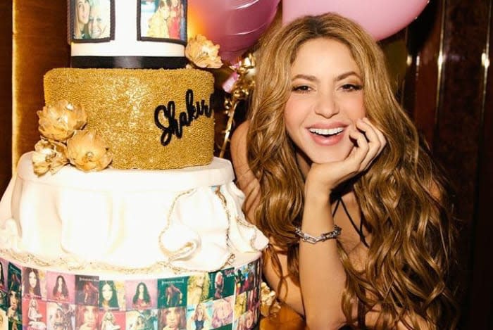 Shakira celebrando su 47 cumpleaños