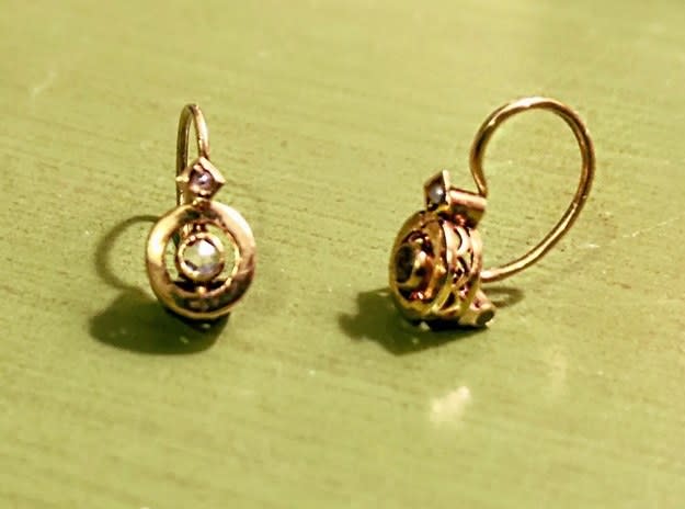 <div><p>"My mom gave me a pair of earrings that she inherited from my great-aunt. <b>My great-aunt's husband served in the army during World War II, and his unit helped liberate a concentration camp.</b> He had befriended one of the survivors, and some time later, he received a heartfelt thank you note and a pair of earrings to give to his wife. Those earrings now grace my jewelry box." </p><p>—<a href="https://www.buzzfeed.com/kykrez" rel="nofollow noopener" target="_blank" data-ylk="slk:kykrez;elm:context_link;itc:0;sec:content-canvas" class="link ">kykrez</a></p></div><span><a href="https://www.buzzfeed.com/kykrez" rel="nofollow noopener" target="_blank" data-ylk="slk:buzzfeed.com;elm:context_link;itc:0;sec:content-canvas" class="link ">buzzfeed.com</a></span>