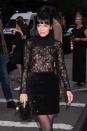 L'attrazione principale della serata alla cena di Chanel è stata la cantante Lily Allen: indossava una camicetta trasparente.