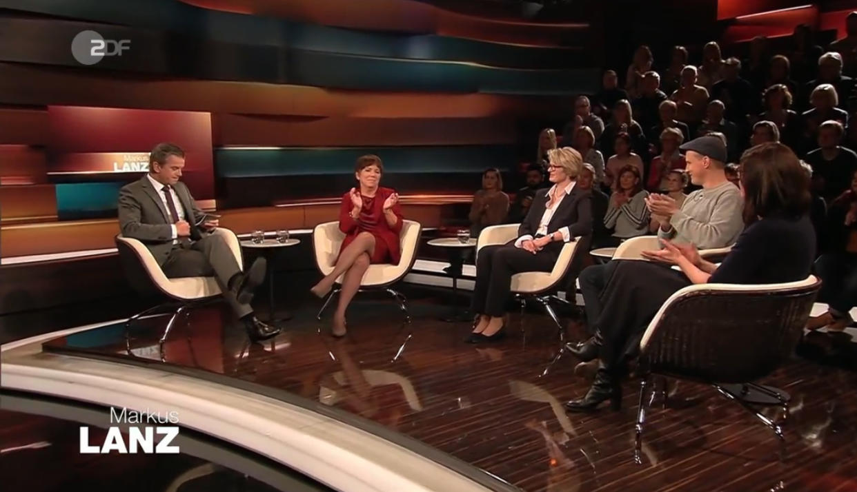 Markus Lanz diskutierte mit der Politikerin Anja Karliczek, der Journalistin Elisabeth Niejahr, der Theologin und Autorin Margot Käßmann und dem Lyriker Sebastian Rabsahl. (Bild: ZDF/Screenshot)