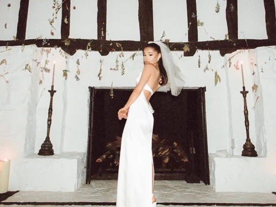 Ariana Grande en el día de su boda (photokohli/Stefan Kohli)