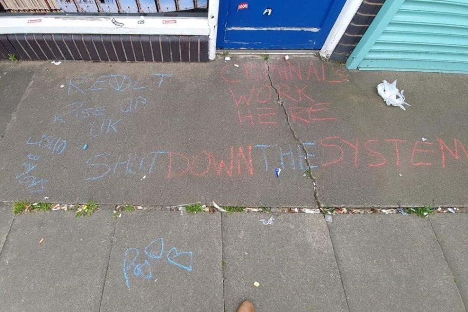 Threatening messages were also scrawled in chalk across the floor (Alberto Costa)