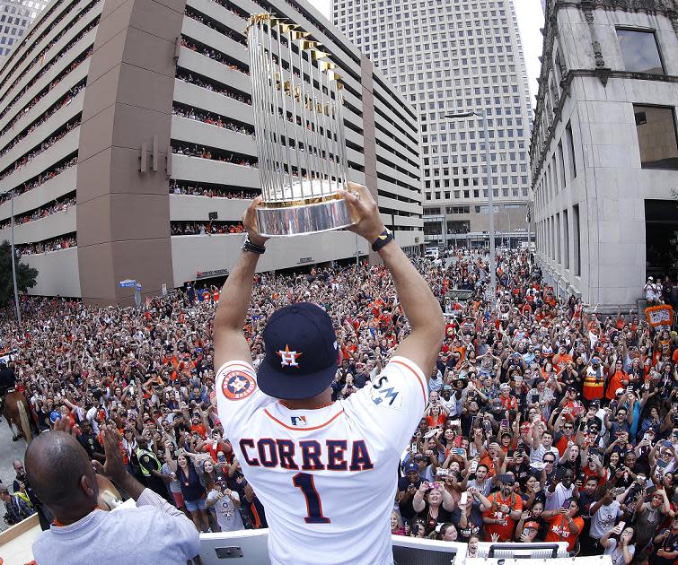 Photo: Astros players hold Commissioner's Trophy in the World