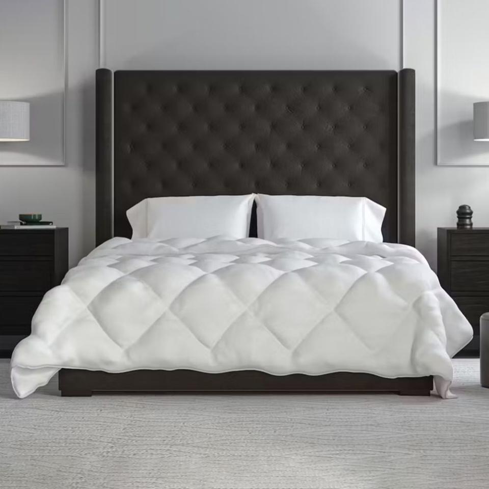 <p><a href="https://go.redirectingat.com?id=74968X1596630&url=https%3A%2F%2Fwww.saatva.com%2Fbedding%2Fheavyweight-comforter&sref=https%3A%2F%2Fwww.bestproducts.com%2Fhome%2Fdecor%2Fg43522651%2Ffirst-apartment-gifts%2F" rel="nofollow noopener" target="_blank" data-ylk="slk:Shop Now;elm:context_link;itc:0;sec:content-canvas" class="link ">Shop Now</a></p><p>All-Year Down Alternative Comforter</p><p>saatva.com</p><p>$316.00</p>