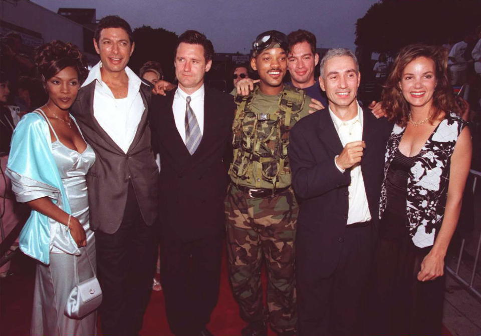 Vivica Fox, Jeff Goldblum, Bill Pullman, Will Smith, Harry Connick Jr., director Roland Emmerich, and Margaret Colin pose for photographers at the premiere of their movie 25 June at the Mann Village Theatre in Westwood, Los Angeles.