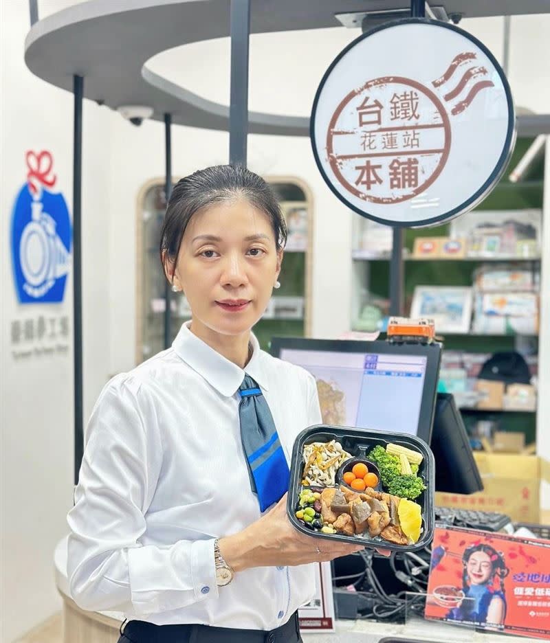 台鐵公司推出2024仲夏寶島號餐盒「剝皮辣椒風味雞便當」。（圖／台鐵公司提供）