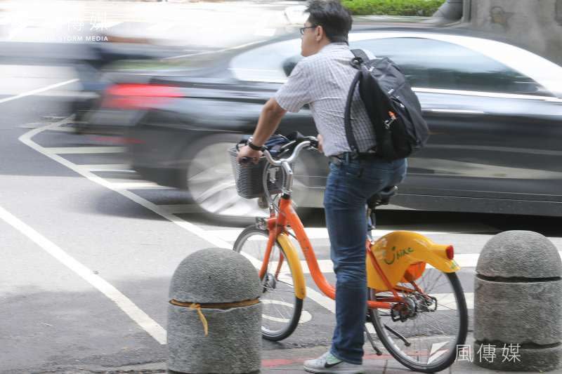 <cite>台北市府將YouBike定位為「第一哩路」與「最後一哩路」的接駁工具，希望YouBike可以讓民眾轉乘大眾運輸更為方便。（陳明仁攝）</cite>