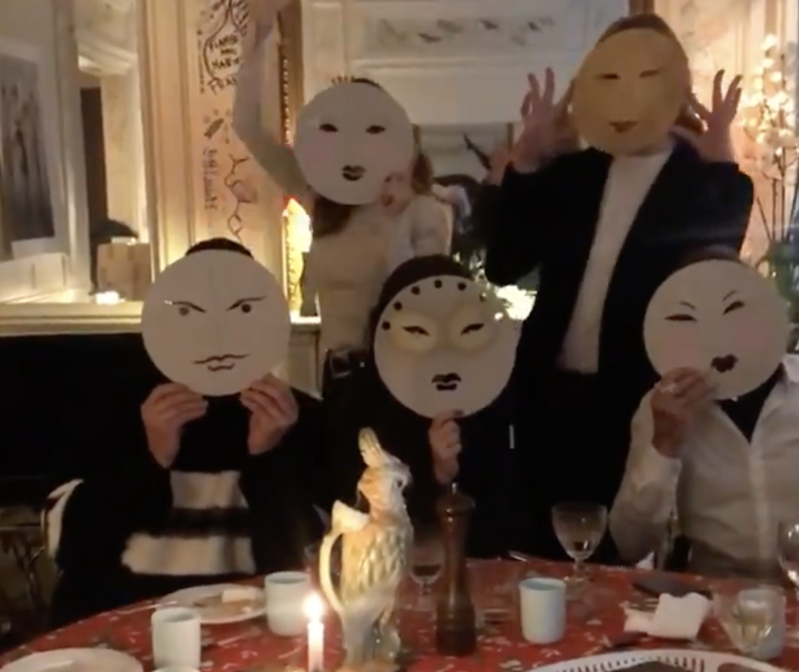 法國DJ米歇爾高貝特分享開趴影片，片中每個人拿著亞洲人形象的面具。（翻攝diet_prada IG）