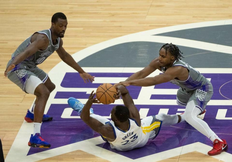 Sacramento Kings forward <span class="caas-xray-inline-tooltip"><span class="caas-xray-inline caas-xray-entity caas-xray-pill rapid-nonanchor-lt" data-entity-id="Harrison_Barnes" data-ylk="cid:Harrison_Barnes;pos:2;elmt:wiki;sec:pill-inline-entity;elm:pill-inline-text;itc:1;cat:Athlete;" tabindex="0" aria-haspopup="dialog"><a href="https://search.yahoo.com/search?p=Harrison%20Barnes" data-i13n="cid:Harrison_Barnes;pos:2;elmt:wiki;sec:pill-inline-entity;elm:pill-inline-text;itc:1;cat:Athlete;" tabindex="-1" data-ylk="slk:Harrison Barnes;cid:Harrison_Barnes;pos:2;elmt:wiki;sec:pill-inline-entity;elm:pill-inline-text;itc:1;cat:Athlete;" class="link ">Harrison Barnes</a></span></span> (40) and guard Davion Mitchell (15) battle Golden State Warriors forward <span class="caas-xray-inline-tooltip"><span class="caas-xray-inline caas-xray-entity caas-xray-pill rapid-nonanchor-lt" data-entity-id="Draymond_Green" data-ylk="cid:Draymond_Green;pos:3;elmt:wiki;sec:pill-inline-entity;elm:pill-inline-text;itc:1;cat:Athlete;" tabindex="0" aria-haspopup="dialog"><a href="https://search.yahoo.com/search?p=Draymond%20Green" data-i13n="cid:Draymond_Green;pos:3;elmt:wiki;sec:pill-inline-entity;elm:pill-inline-text;itc:1;cat:Athlete;" tabindex="-1" data-ylk="slk:Draymond Green;cid:Draymond_Green;pos:3;elmt:wiki;sec:pill-inline-entity;elm:pill-inline-text;itc:1;cat:Athlete;" class="link ">Draymond Green</a></span></span> (23) for the ball during Game 5 of the first-round NBA playoff series at Golden 1 Center on Wednesday, April 26, 2023. Paul Kitagaki Jr./pkitagaki@sacbee.com