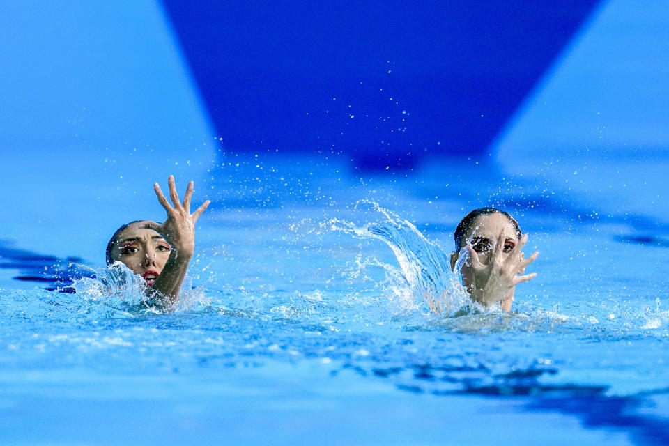Las mexicanas Nuria Diosdado y Joana Jiménez compiten en la prueba de dueto técnico de la natación artística de los Juegos Panamericanos en Santiago, Chile, el jueves 2 de noviembre de 2023. (AP Foto/Esteban Félix)