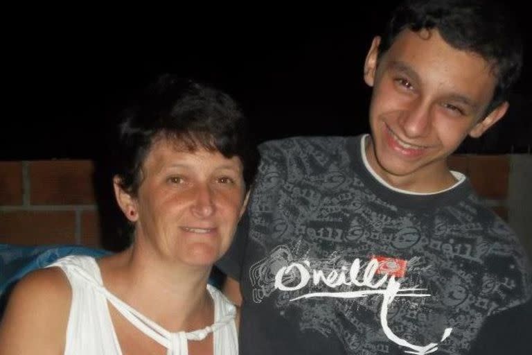 Abel junto a su madre en el año 2013