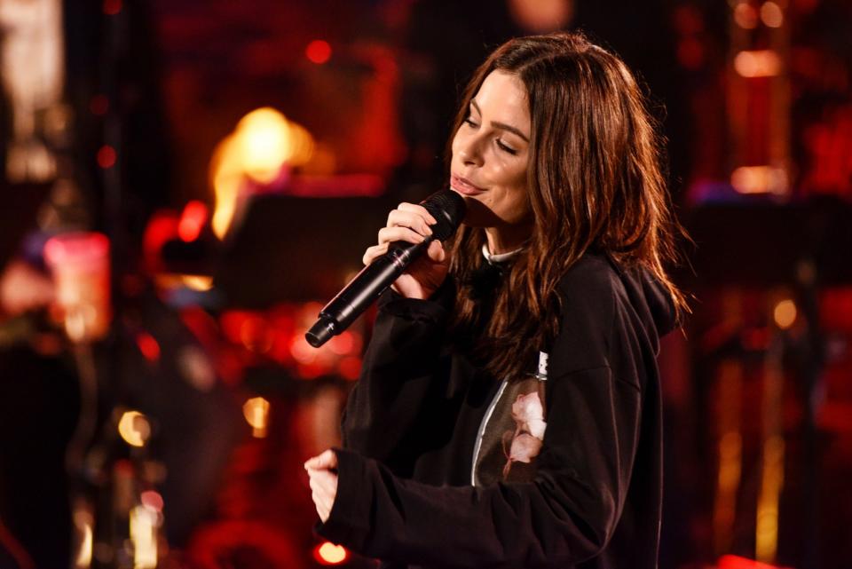 Tolle Performance, auch wenn anfangs nicht alles ganz rund laufen wollte: Lena singt Silbermond. (Bild: VOX/Markus Hertrich)