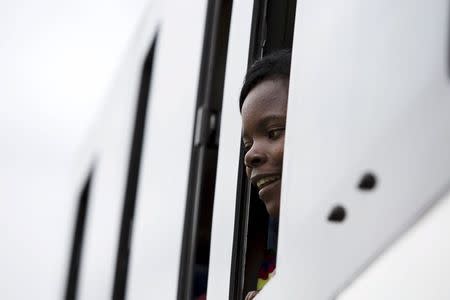 A woman from Zimbabwe waits for a bus to depart for Harare, from a camp for those affected by anti-immigrant violence in Chatsworth, north of Durban April 19, 2015. REUTERS/Rogan Ward