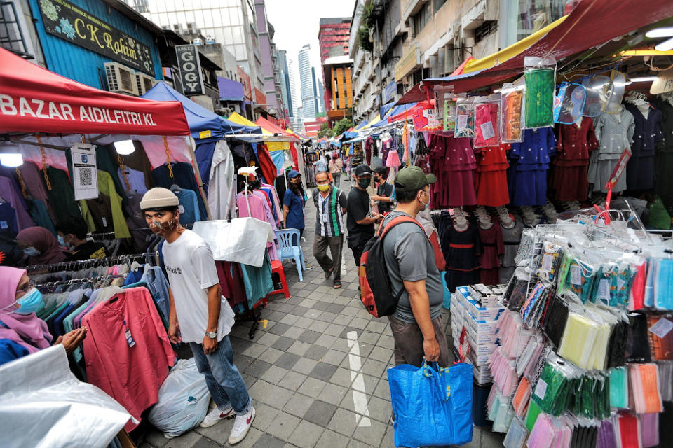 A view of people shopping for Hari Raya Aidilfitri at Jalan Tuanku Abdul Rahman despite MCO 3.0 in Kuala Lumpur and Selangor May 8, 2021. — Picture by Ahmad Zamzahuri