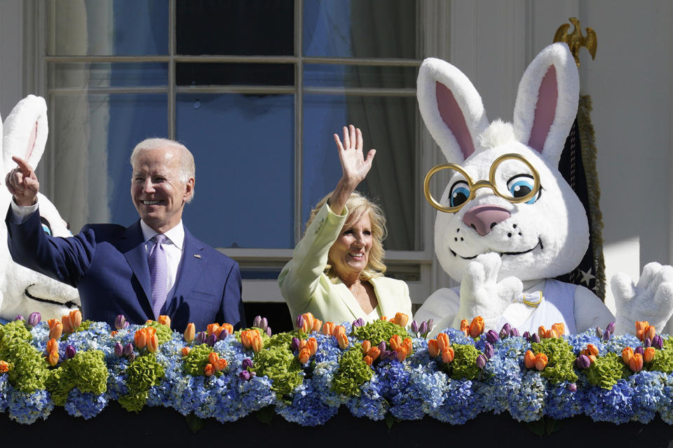 United States President Joe Biden and first lady Dr. Jill Biden wave to guests at the Easter Egg Roll, a tradition dating back to 1878, on the South Lawn of the White House in Washington, DC, April 10, 2023. Credit: Yuri Gripas / Pool via CNP Pictured: Joe Biden,Jill Biden,Easter Bunny Ref: SPL5536536 100423 NON-EXCLUSIVE Picture by: Ron Sachs/CNP / SplashNews.com Splash News and Pictures USA: +1 310-525-5808 London: +44 (0)20 8126 1009 Berlin: +49 175 3764 166 photodesk@splashnews.com World Rights, No France Rights