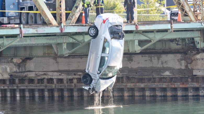 Toronto police recover woman's body, car after plunge into Lake Ontario