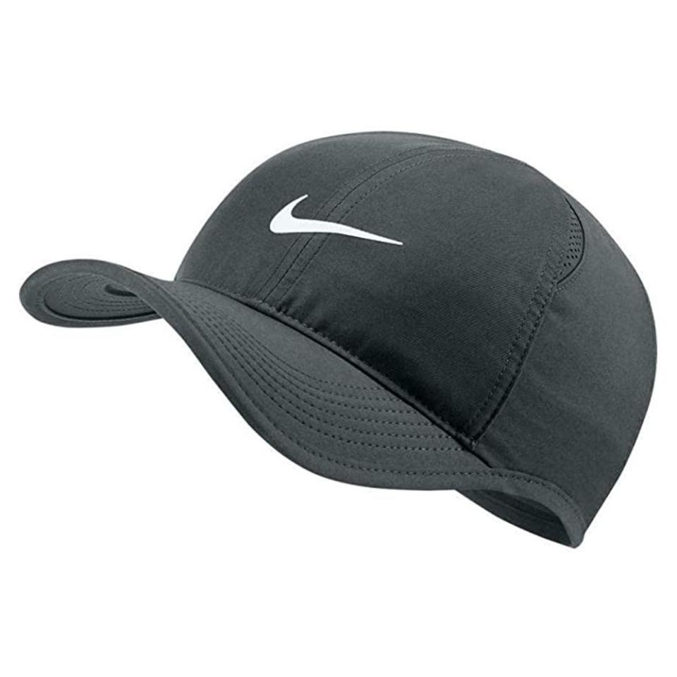 13) NIKE Unisex AeroBill Featherlight Cap