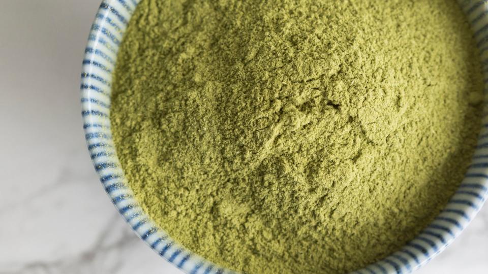 Green barley grass powder