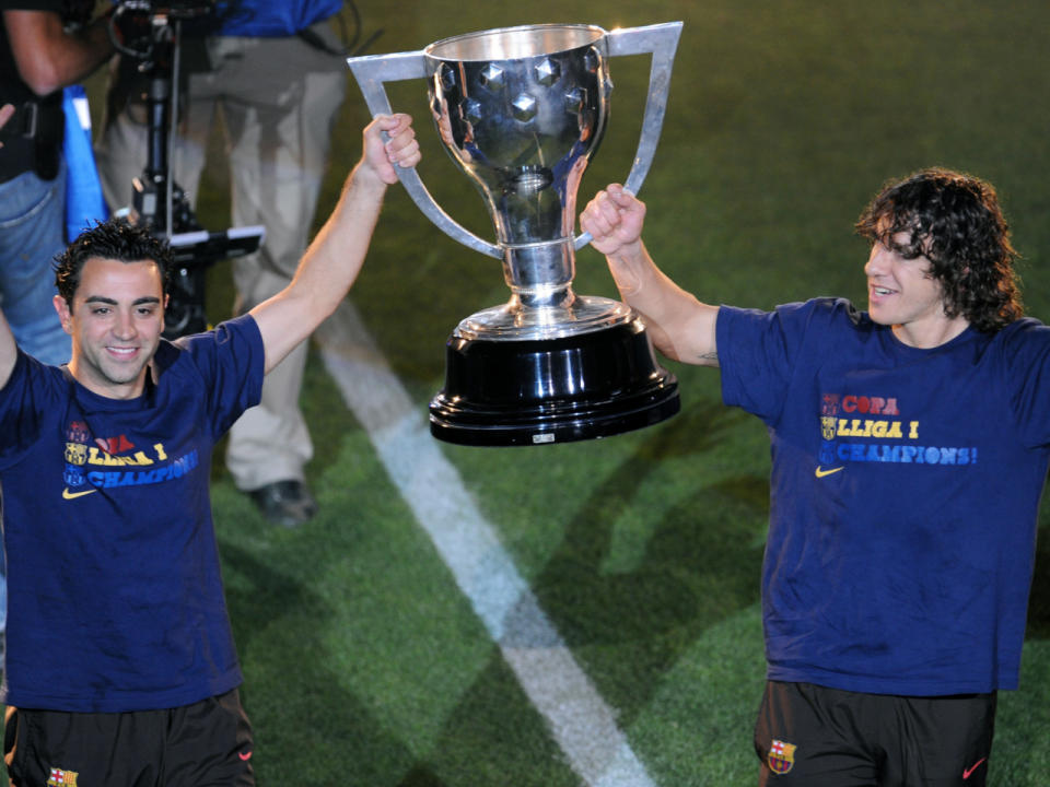 Und mal wieder ging der Henkelpokal an den FC Barcelona. Auf dem Foto aus dem Jahr 2009: Xavi Hernandez und Carles Puyol, die ihren Sieg gegen Manchester United feiern. (Bild-Copyright: Javier Soriano/AFP)