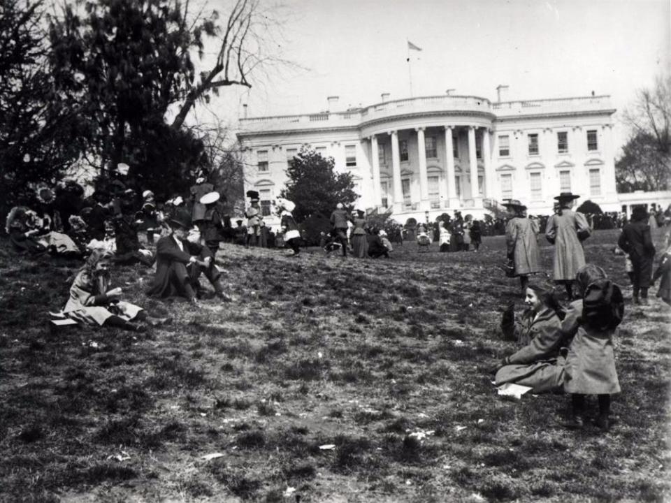 A black and white photos of children playing on the South Lawn of the White House