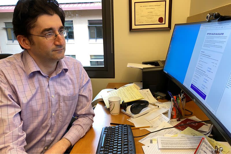 Stanford Graduate School of Business professor Ilya Strebulaev shows a new online calculator