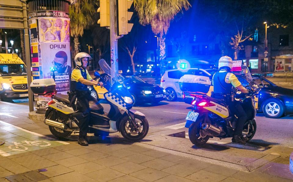   <span class="attribution"><a class="link " href="https://www.shutterstock.com/es/image-photo/10-july-2018-barcelona-spain-police-1197996790" rel="nofollow noopener" target="_blank" data-ylk="slk:Shutterstock / frantic00;elm:context_link;itc:0;sec:content-canvas">Shutterstock / frantic00</a></span>