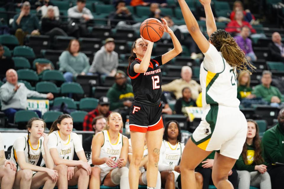 Fairfield's Kate Peek pulls up for a jumper during a Jan. 5, 2023 women's basketball game against Siena.