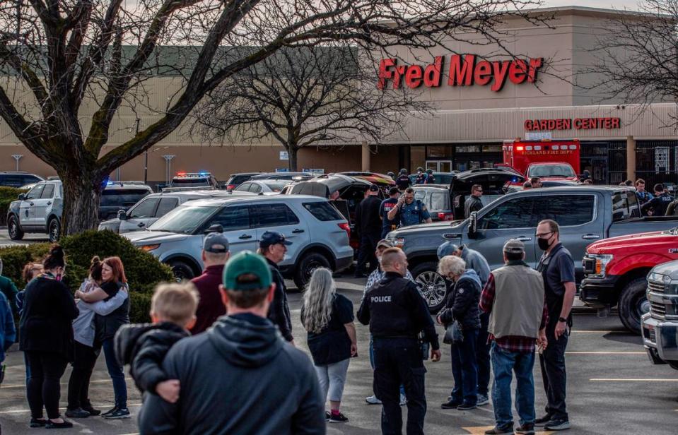 Tri-Cities law enforcement officers talk with employees and customers who witnessed the February, 2022 shooting at the Fred Meyer in Richland, WA. Jennifer King/jking@tricityherald.com