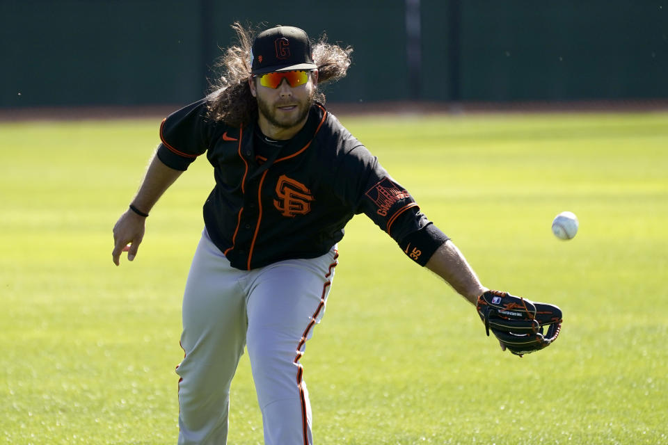 San Francisco Giants' Brandon Crawford runs drills during spring training baseball workouts, Tuesday, March 15, 2022, in Scottsdale, Ariz. (AP Photo/Matt York)