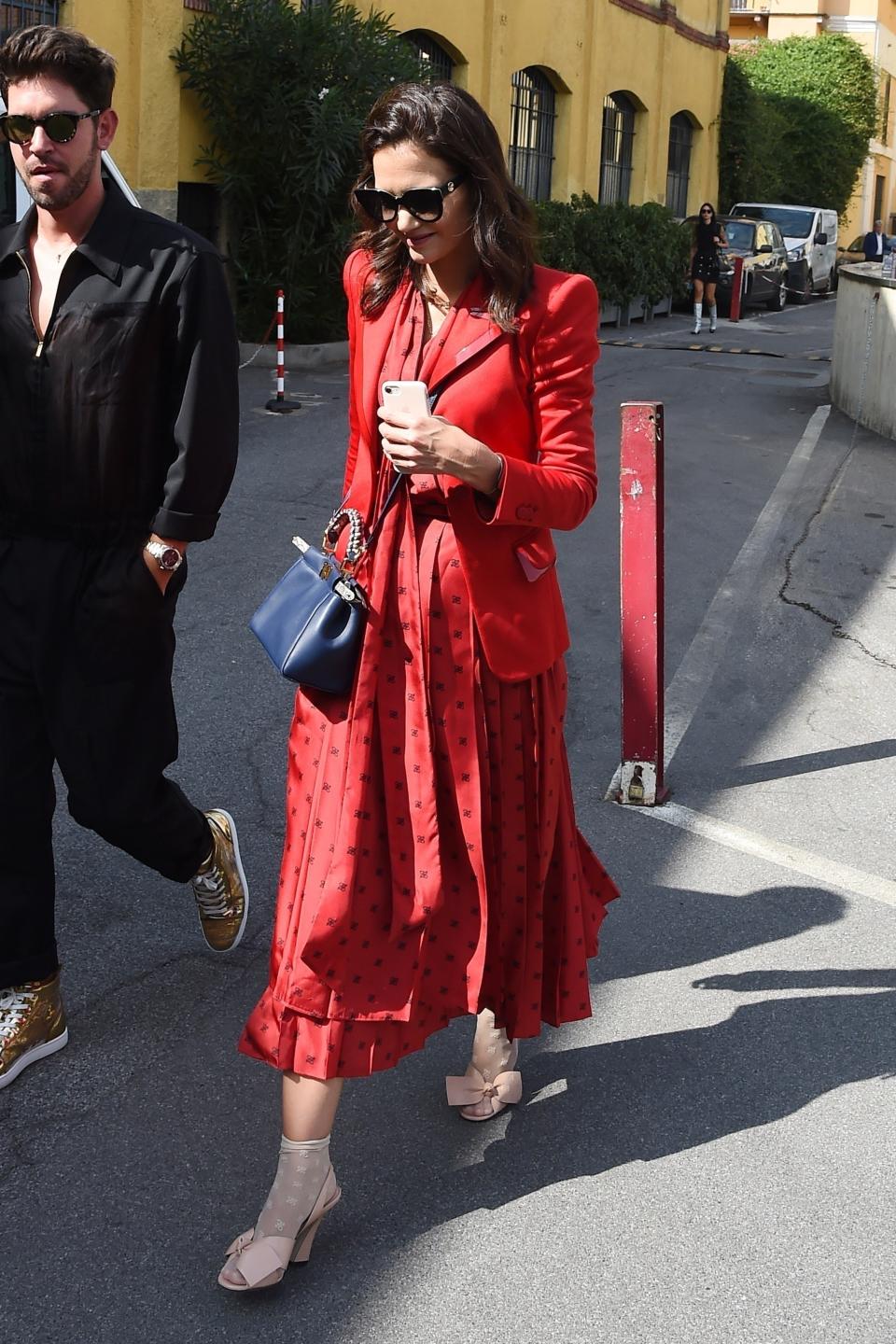 <h1 class="title">Katie Holmes is seen at Fendi Fashion Show during Milan Fashion Week</h1><cite class="credit">Photo: Backgrid</cite>