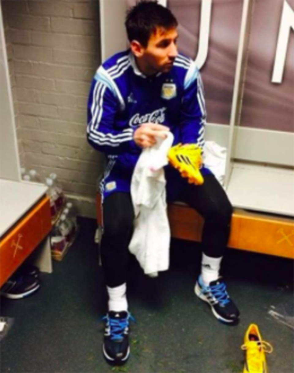 The image displayed at Manchester United of Lionel Messi Messi cleaning his boots at Upton Park