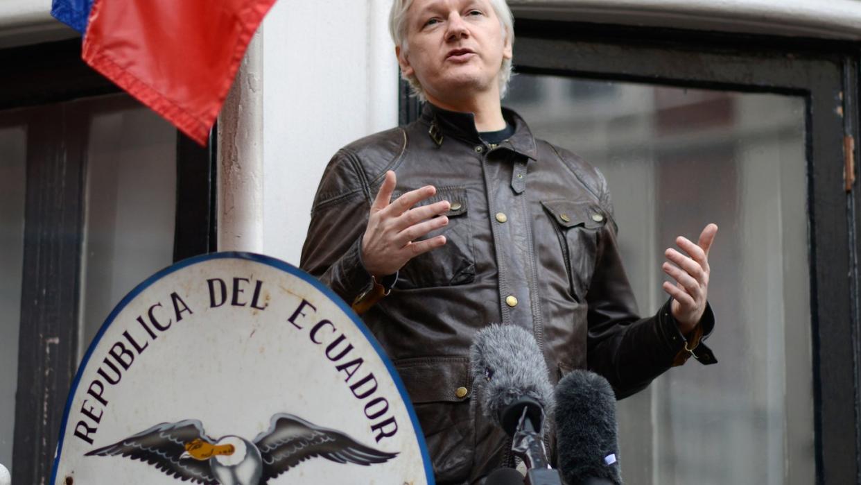 Wikileaks-Gründer Julian Assange auf dem Balkon der Botschaft von Ecuador in London. Foto: Constantin Eckner/Archiv