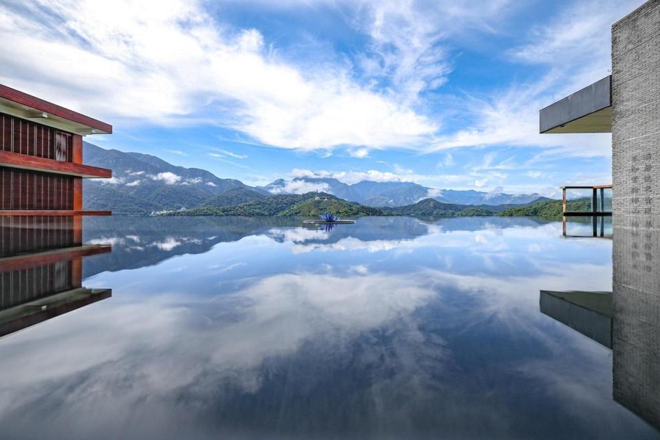 日月潭坐擁湖光山色美景，是夏季避暑聖地首選。