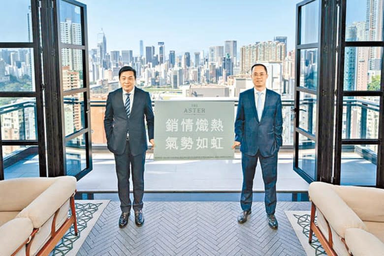 湯耀宗（右）表示，THE ASTER設兩個示範單位，可供預約參觀。