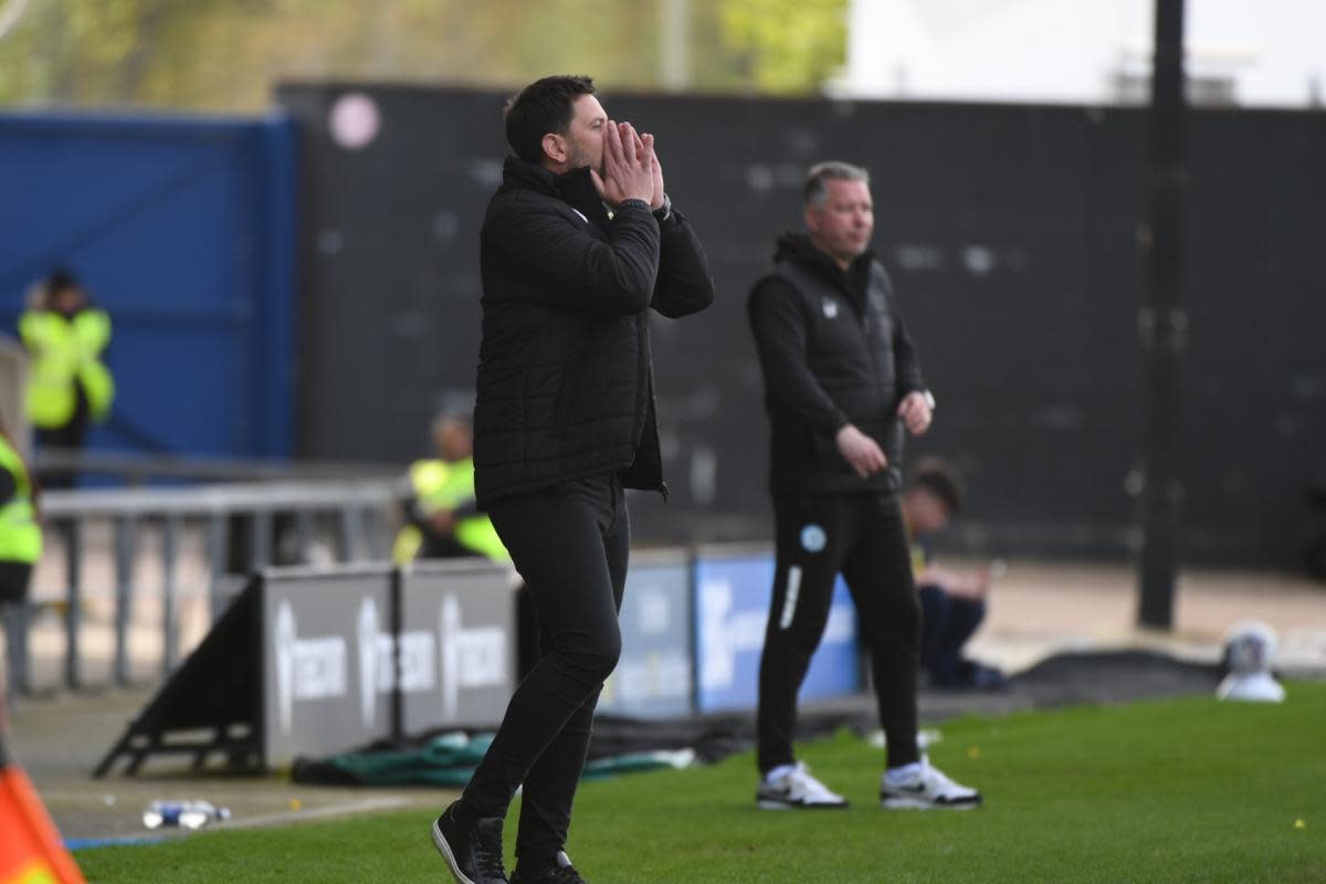 Oxford United head coach Des Buckingham shouts instructions from the touchline <i>(Image: Mike Allen)</i>