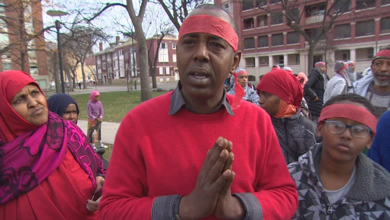 Winnipeg's Somali community holds vigil for Mogadishu bombing victims