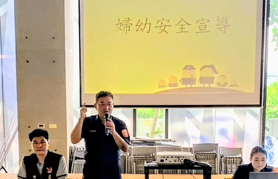 <span><span>蘆竹分局於興仁市民活動中心舉辦社區治安會議。圖：警方提供</span></span>