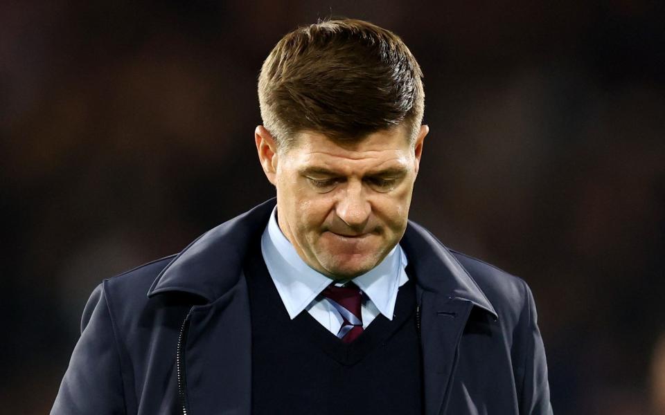 Soccer Football - Premier League - Fulham v Aston Villa - Craven Cottage, London, Britain - October 20, 2022 Aston Villa manager Steven Gerrard looks dejected after the match - REUTERS