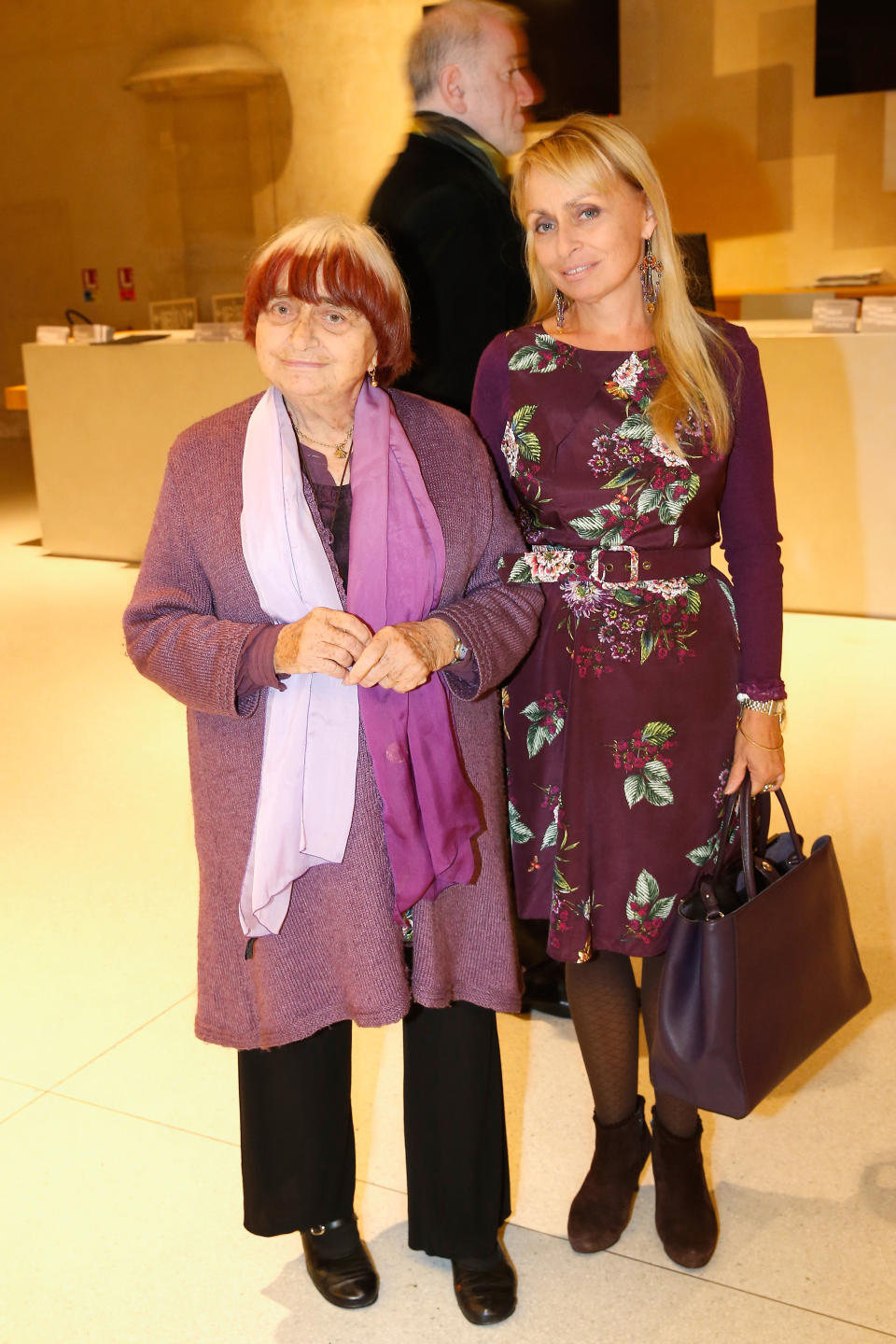 Agnès Varda et Jacques Demy se marient en 1962. Le cinéaste adopte Rosalie, fille d’Agnès Varda et du metteur en scène Antoine Bourseiller née en 1958. Interrogée en janvier 2020 par France Musique, Rosalie Varda affirme à propos de son enfance avec Jacques Demy : "<em>Toute mon enfance je voulais me marier avec lui, il m’avait fait comprendre, devant ma mère, que ce n’était pas possible, mais il m’avait aussi dit : je vais en faire un film, je vais le raconter, tu vas voir !</em>" Ce film n’est autre que <em>Peau d’âne</em>, comédie musicale sortie en 1972 et portée par Catherine Deneuve. Rosalie Varda marchera par la suite sur les traces de ses parents, en devenant costumière, puis productrice de cinéma. Aujourd’hui, elle continue de faire vivre le catalogue incontournable des films de ses parents. <em>(Photo by Bertrand Rindoff Petroff/French Select/Getty Images)</em>