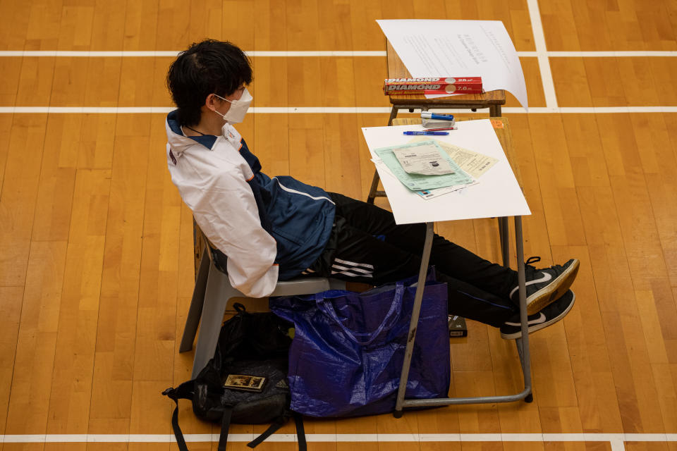 A pesar de que se han abierto las aulas para los exámenes de acceso a la universidad, el resto de clases de Hong Kong aún siguen sin ser presenciales. (Foto: Jerome Favre / Pool / Getty Images).