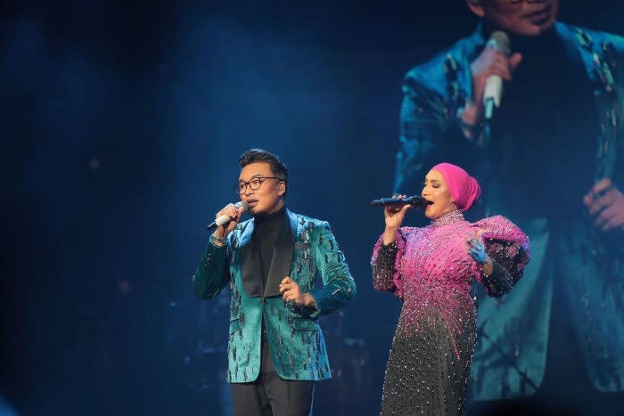 Anuar only prefers to perform instead of judging, here with sister Ziana Zain