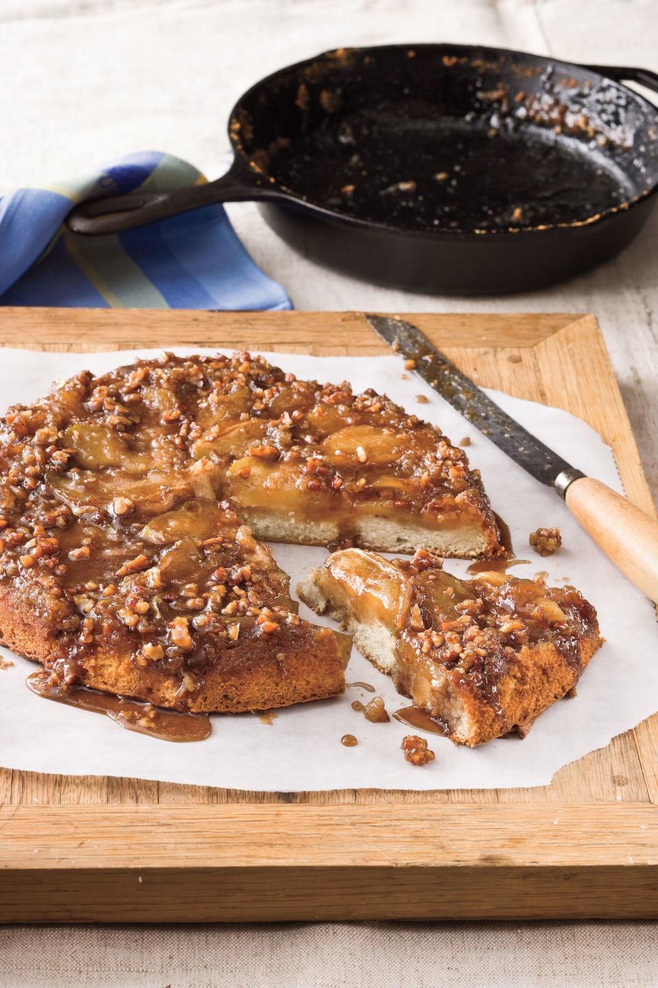 Upside-Down Caramelized Apple Cake