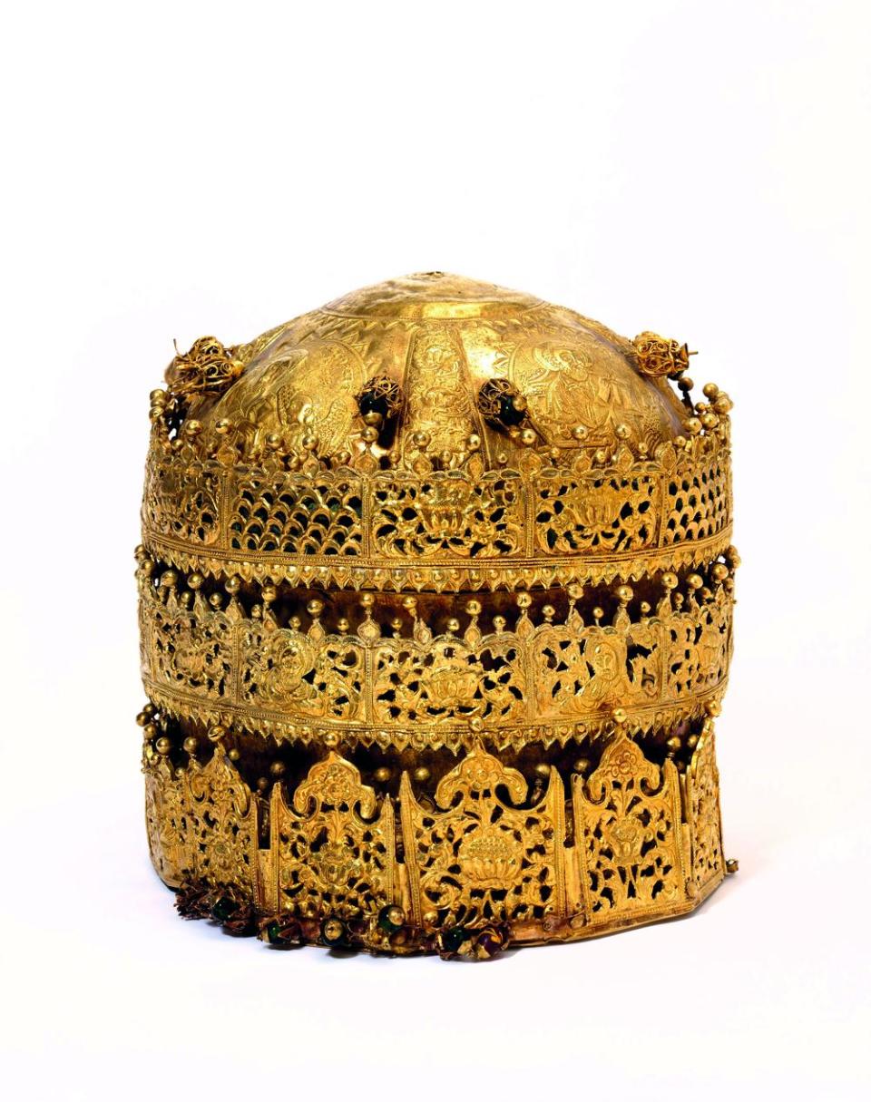 Crown, gold and gilded copper with glass beads, pigment and fabric, made in Ethiopia, 1600-1850 (V&A Museum)