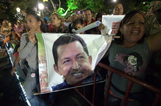 El delicado estado de salud del presidente Hugo Chávez, que este jueves seguía luchando en un hospital cubano contra el cáncer, plantea el escenario de una Venezuela sin el líder que ha identificado el poder con su persona en sus 14 años al frente del país y que debe reasumirlo el 10 de enero. (AFP | Juan Barreto)