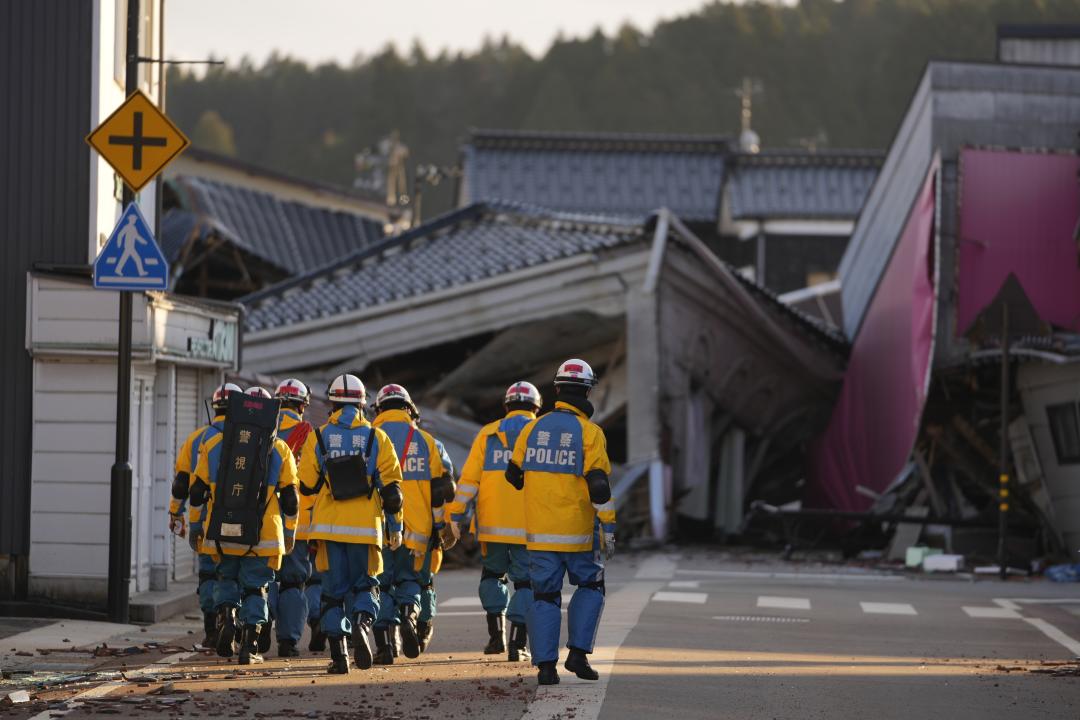 日本石川地震災後第4天，《日本經濟新聞》報導，日本打算僅接受美國救援團隊支援，目前不接受其他地區或國家的援助。（美聯社）