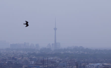 Buildings are shrouded by smog in New Delhi, India, May 2, 2018. REUTERS/Adnan Abidi/File Photo